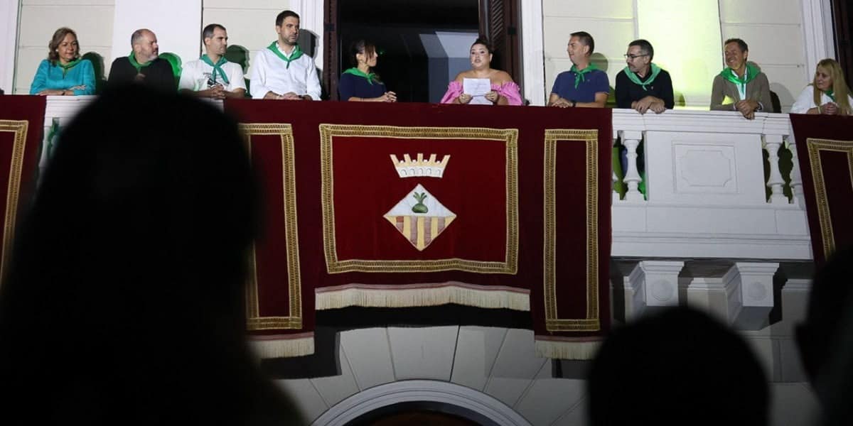 Foto portada: Jiménez, al balcó de l'Ajuntament. Autora: Dihor.