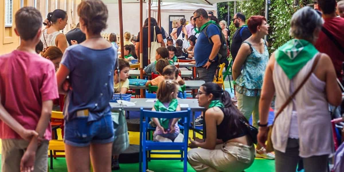 Taller infantil al Museu d'Art durant la Festa Major. Autor: Ajuntament.