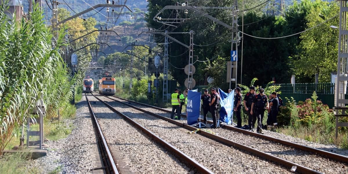 Foto portada: el lloc de les vies on s'ha produït l'atropellament mortal d'una menor a Montcada i Reixac. Autor: ACN.