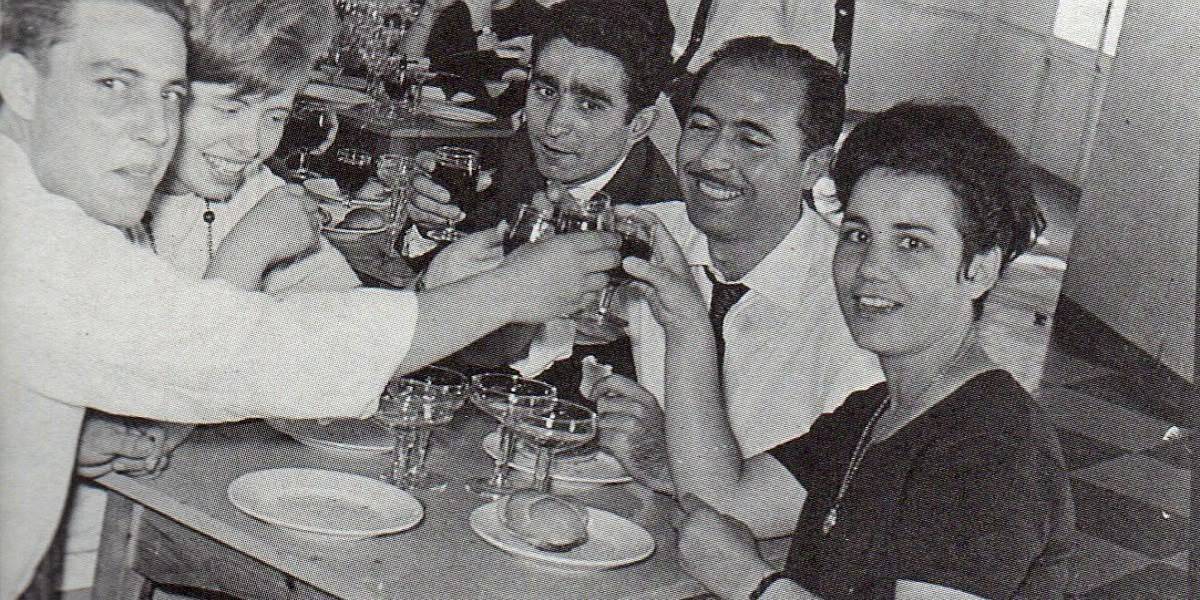 Joan Moles, amb bigori, al casament d'un company de la JOC (1964)