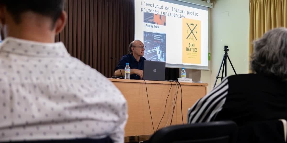 El geògraf Ángel Cebollada, en el Fórum de Democràcia Local 2024. Autora: Alba Garcia.