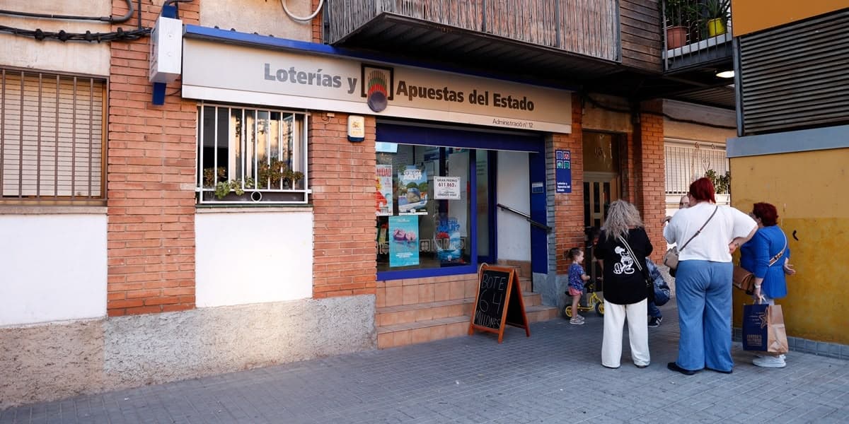 Exterior de l'administració de Torre-romeu, aquest dilluns a la tarda. Autor: D.Jiménez.