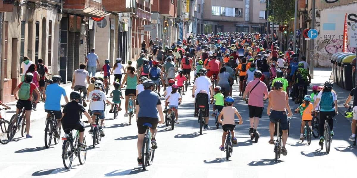 Foto portada: pedalada de Festa Major. Autora: Anna Mas / Ajuntament.