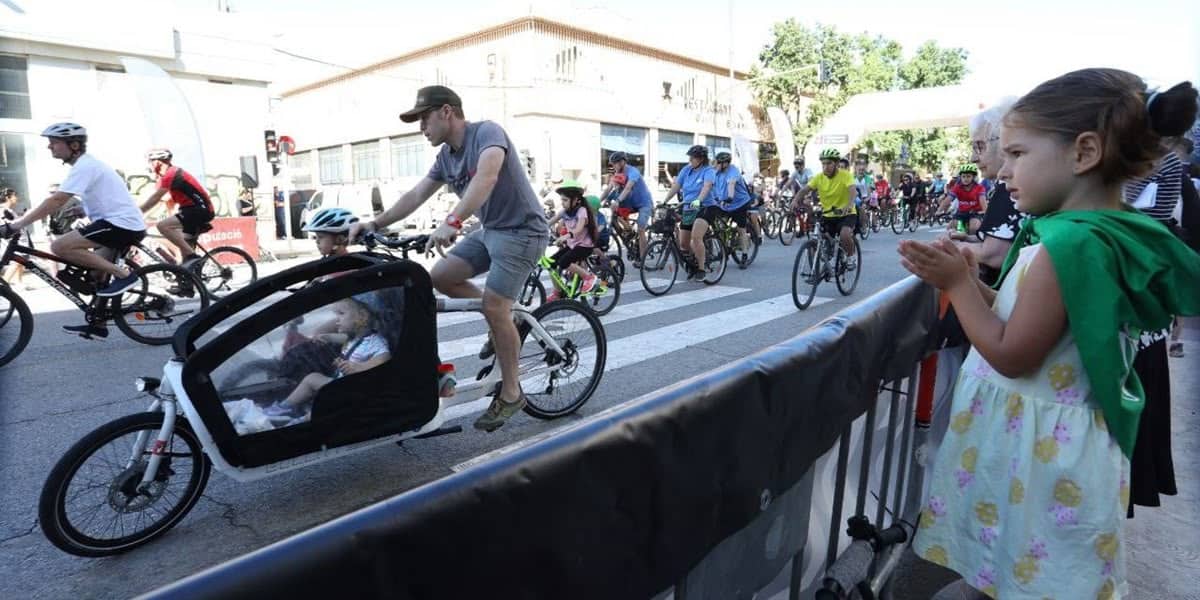 Foto portada: pedalada de Festa Major. Autora: Anna Mas / Ajuntament.