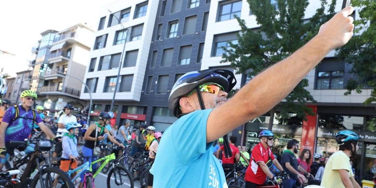 Foto portada: pedalada de Festa Major. Autora: Anna Mas / Ajuntament.