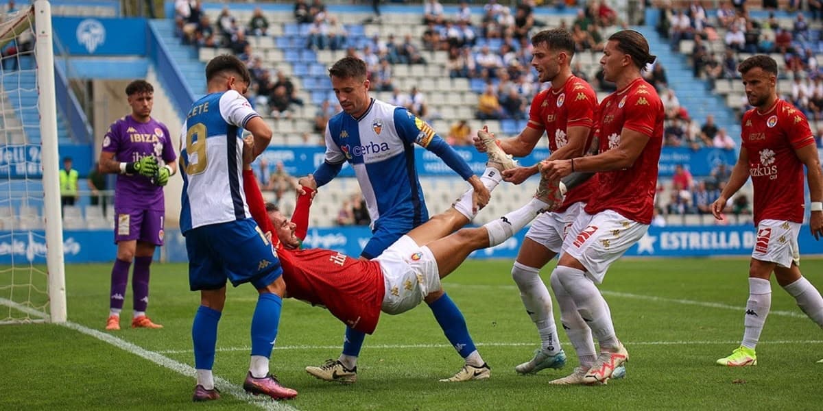 Disputa polèmica a l'àrea del SD Ibiza. Autora: Dihör