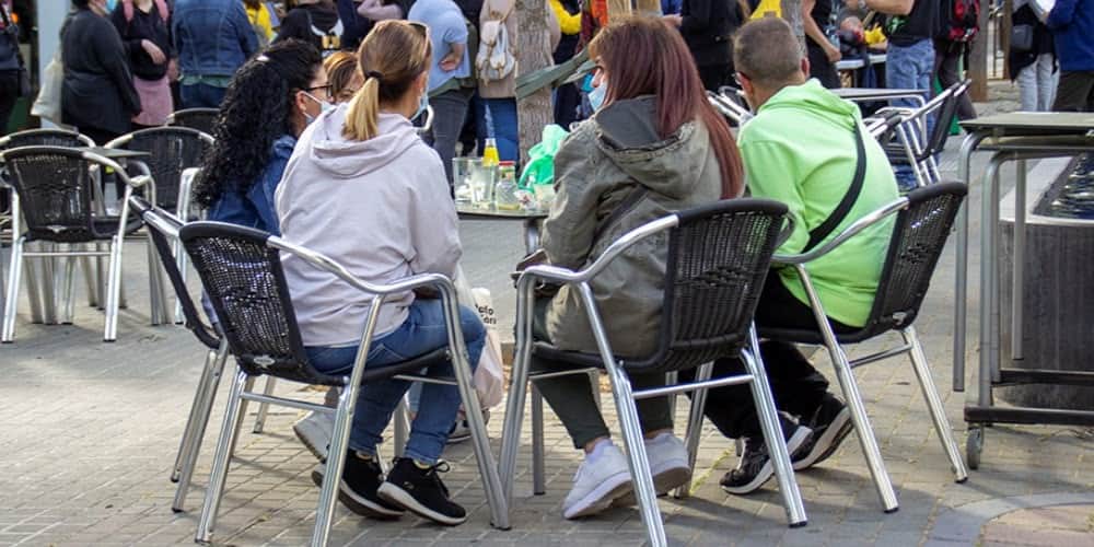 Foto portada: terrasses a la plaça del Pi de Ca n'Oriac. Autor: M.Centella.