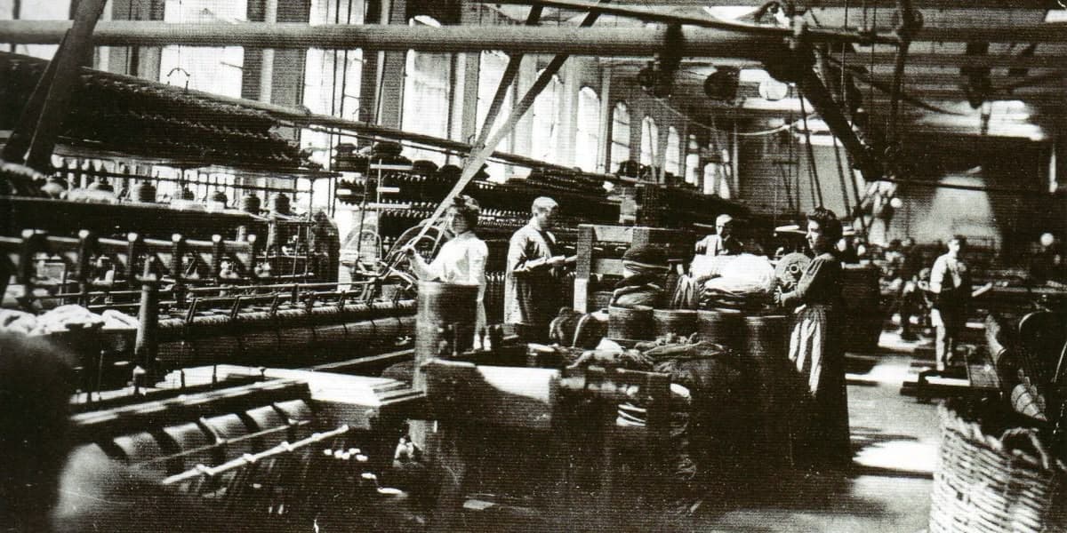 Secció de filatura de la fàbrica Mateu Brujas (Ca la Patoia) a inicis del segle XX.