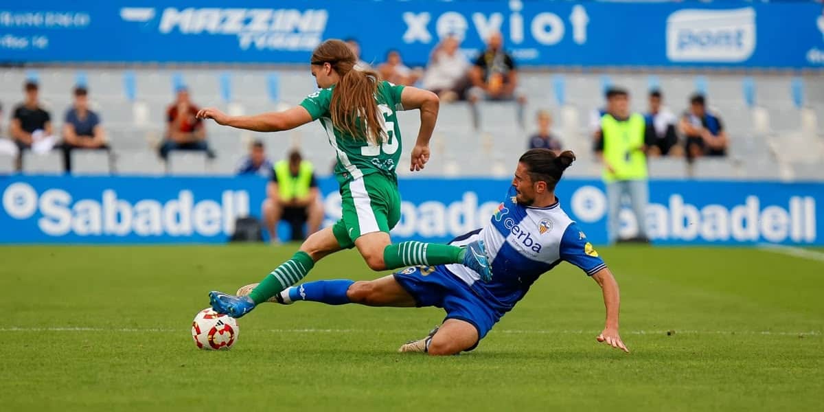 Acció defensiva d'Urri amb Izan González. Autora: Dihör