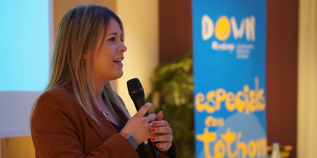 La regidora Laura Pineda, a la presentació de la segona trobada de Down Catalunya. Autor: Albert Barba.