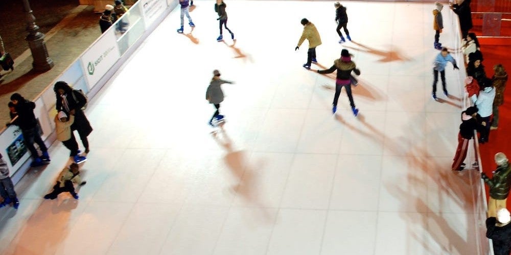 Pista de patinatge sintètica. 