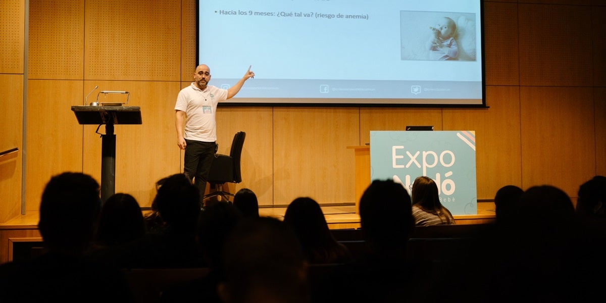 El divulgador Armando Bastida, en una conferència. Autor: cedida.