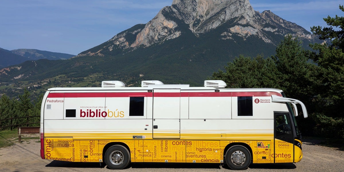 El bibliobús Pedraforca dona servei a les poblacions del Berguedà / Diputació de Barcelona