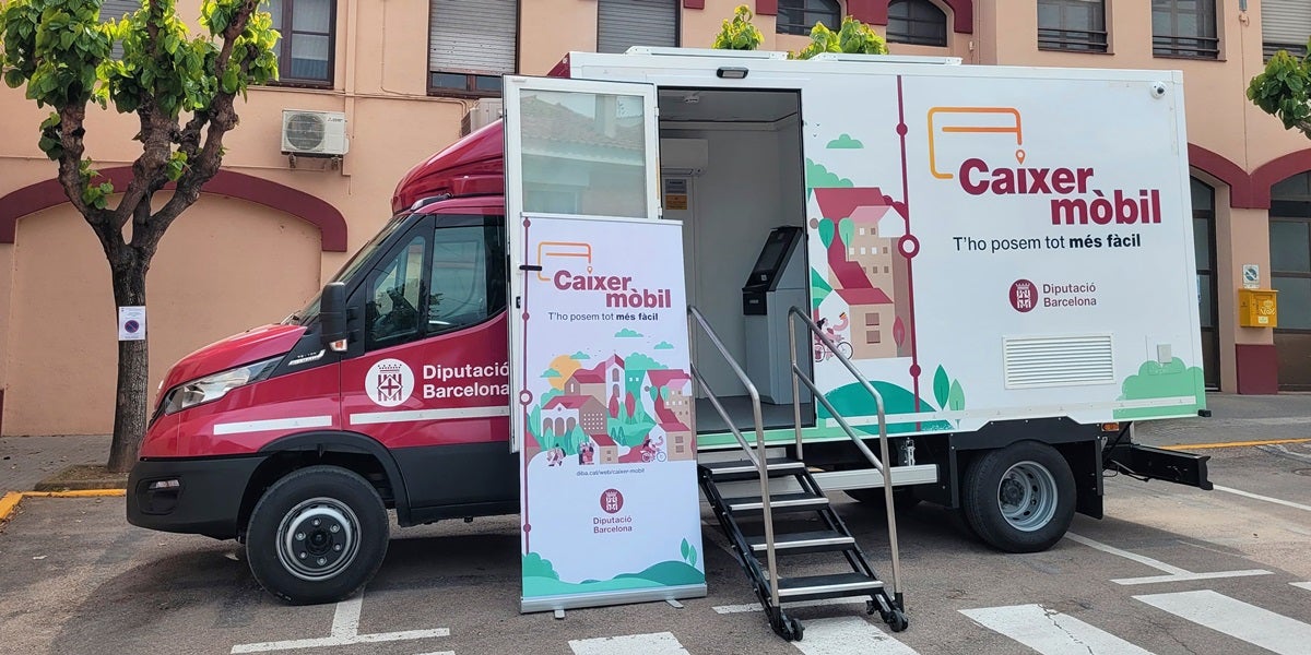 El caixer mòbil arriba als municipis de fins a 5.000 habitants que no disposen de serveis bancaris – Xavier Subías / Diputació de Barcelona