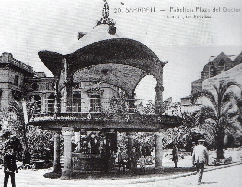 El templet modernista. Postal Roisin