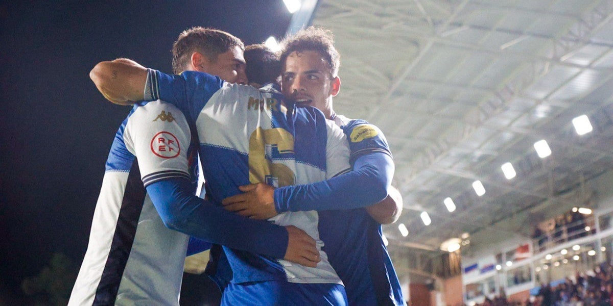 Abraçada d'equip amb el gol de Marru. Autora: Dihör