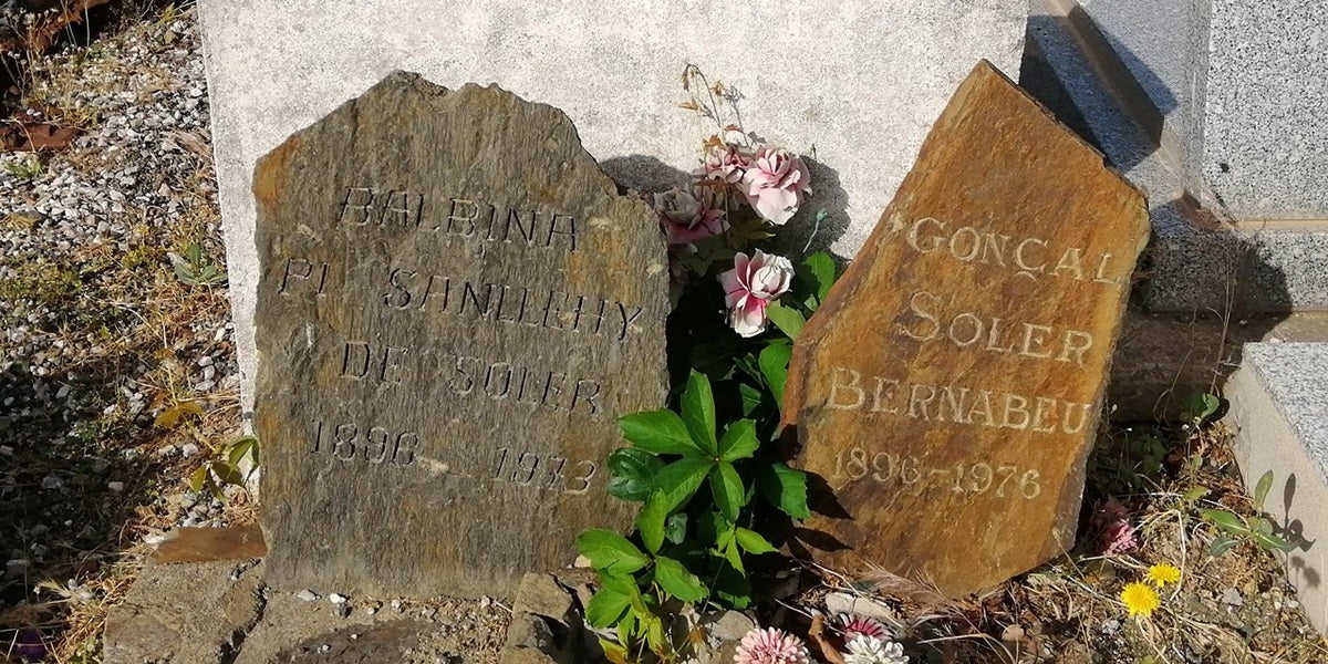 Sepultura de Gonçal Soler Bernabeu i Balbina Pi Sanllehy. Cementiri de Banyuls de la Marenda (cementiri 2) (autor: Genís Ribé Monge).
