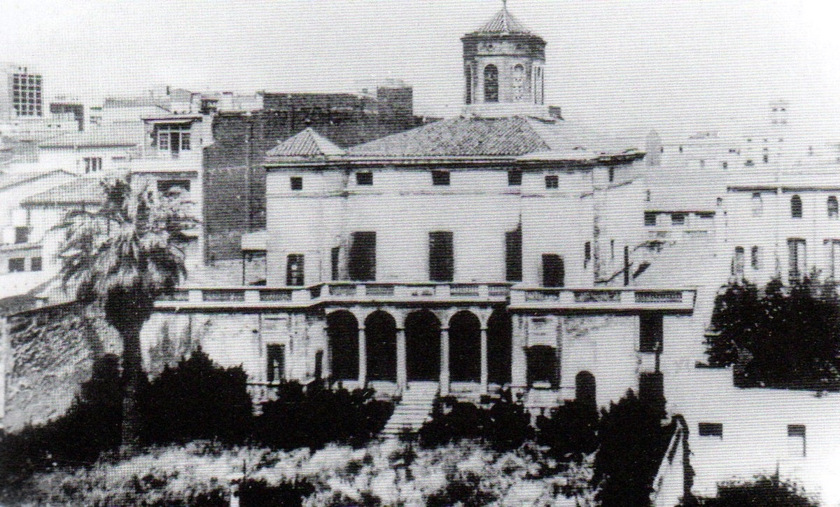 Jardins i part posterior de la La Casa Barata.