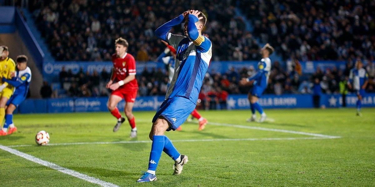 Cortés, lamentant-se d'una ocasió. Autora: Dihör