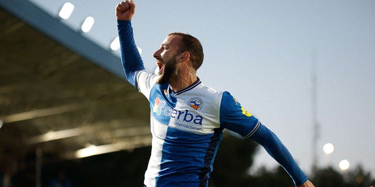 Foto de portada: Peque Polo, en la celebració del gol. Autora: Dihör