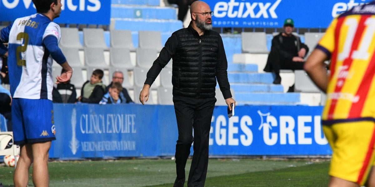 David Movilla, donant instruccions en el seu debut. Autor: Críspulo Díaz