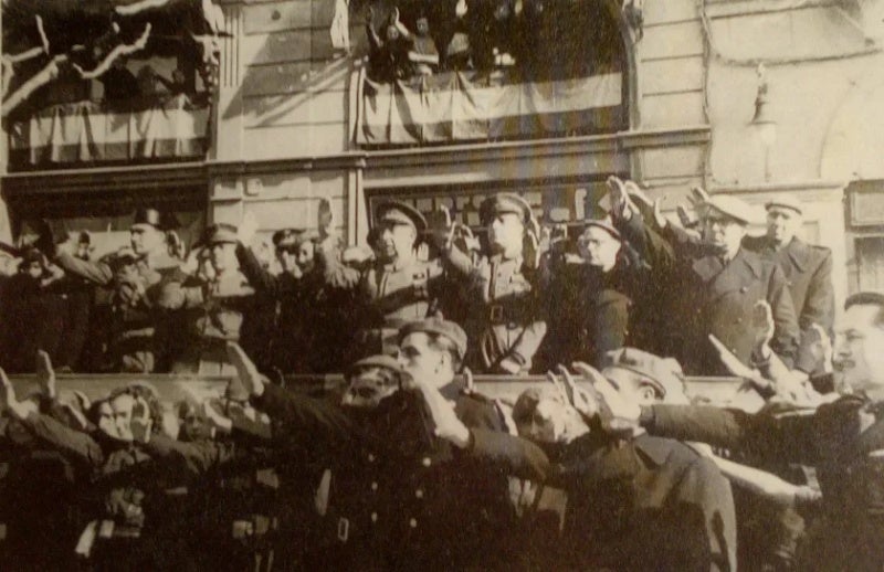 Celebració del segon aniversari de l’entrada de les tropes nacionals a Sabadell. Les autoritats, entre elles, l’alcalde Marcet i el general Orgaz. 27 de gener de 1941. Arxiu Històric de Sabadell (AHS)