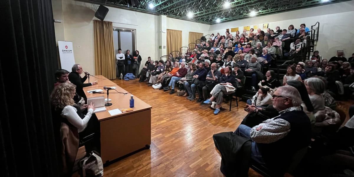 Presentació del llibre de Roc Casagran, 'Somiàvem una illa'. Autor: Jordi M.