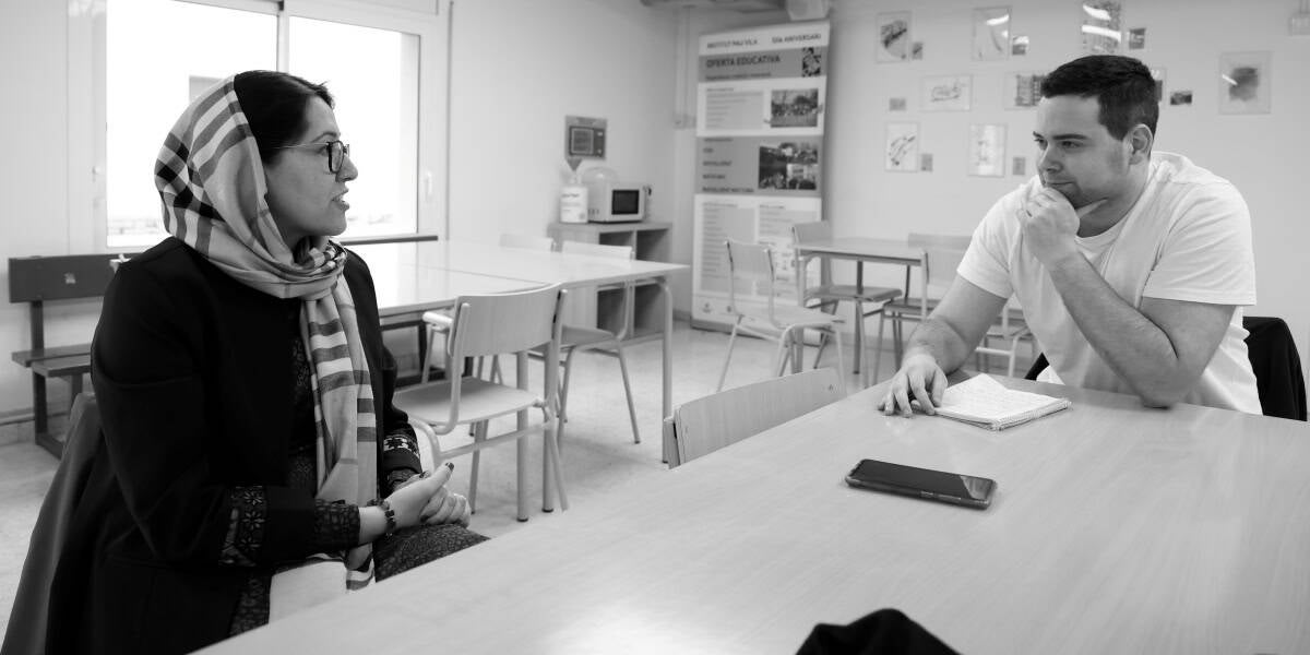 La investigadora, acadèmica i activista agfanesa Orzala Ashraf Nemat, a l'institut Pau Vila, el 20 de febrer. Autor: D.Jiménez.