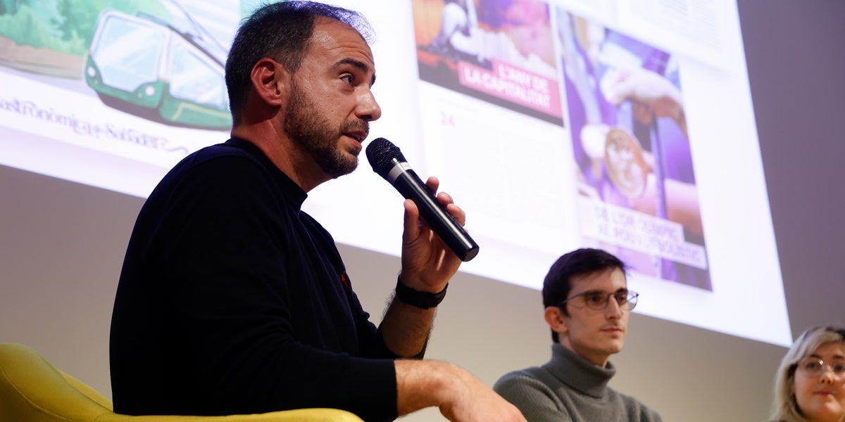 El director Jordi de Arriba, introduint l'anuari. Autor: David Jiménez