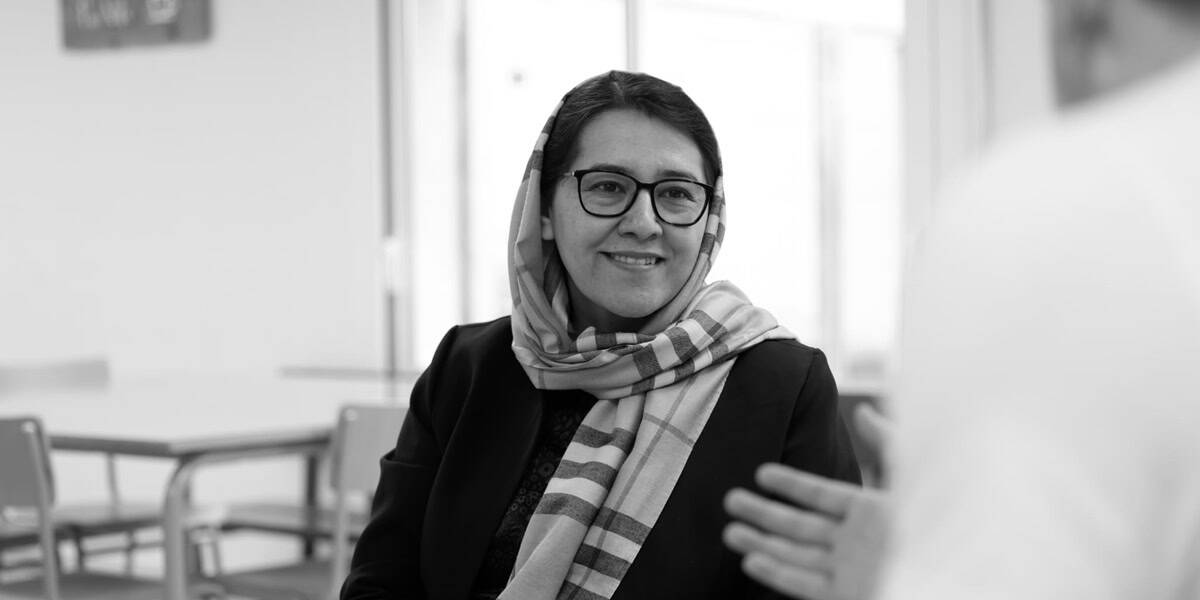 La investigadora, acadèmica i activista agfanesa Orzala Ashraf Nemat, a l'institut Pau Vila, el 20 de febrer. Autor: D.Jiménez.