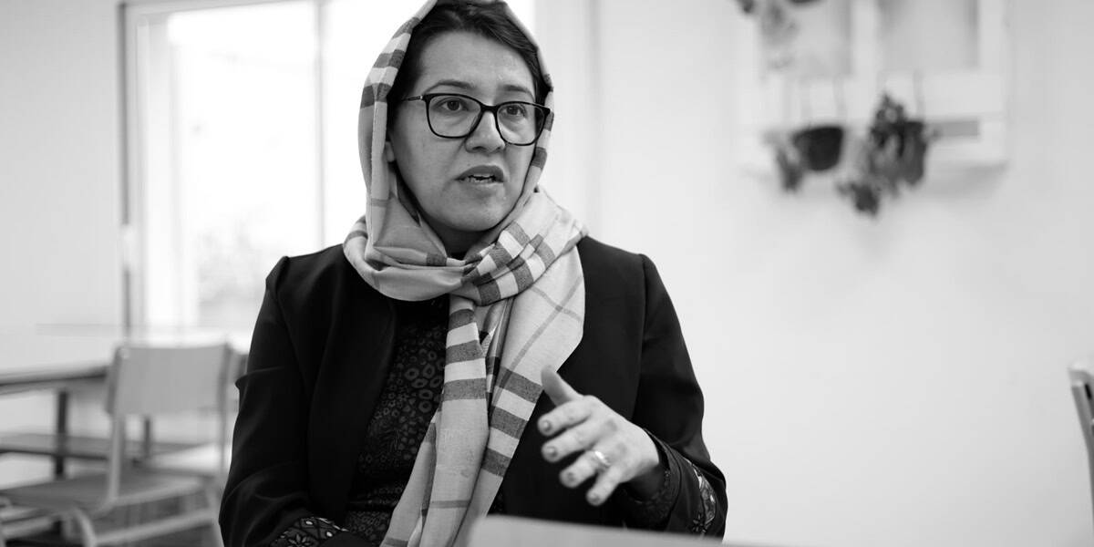 La investigadora, acadèmica i activista agfanesa Orzala Ashraf Nemat, a l'institut Pau Vila, el 20 de febrer. Autor: D.Jiménez.