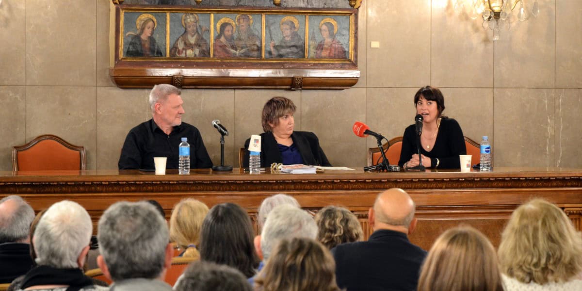 David Bueno, Montse Barderi i Estel Solé, aquest dilluns. Autor: Jordi M.