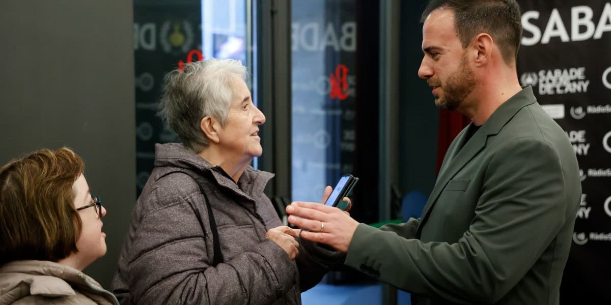 La finalista Dolors Pallàs i el director d'iSabadell, Jordi de Arriba. Autor: D. Jiménez.