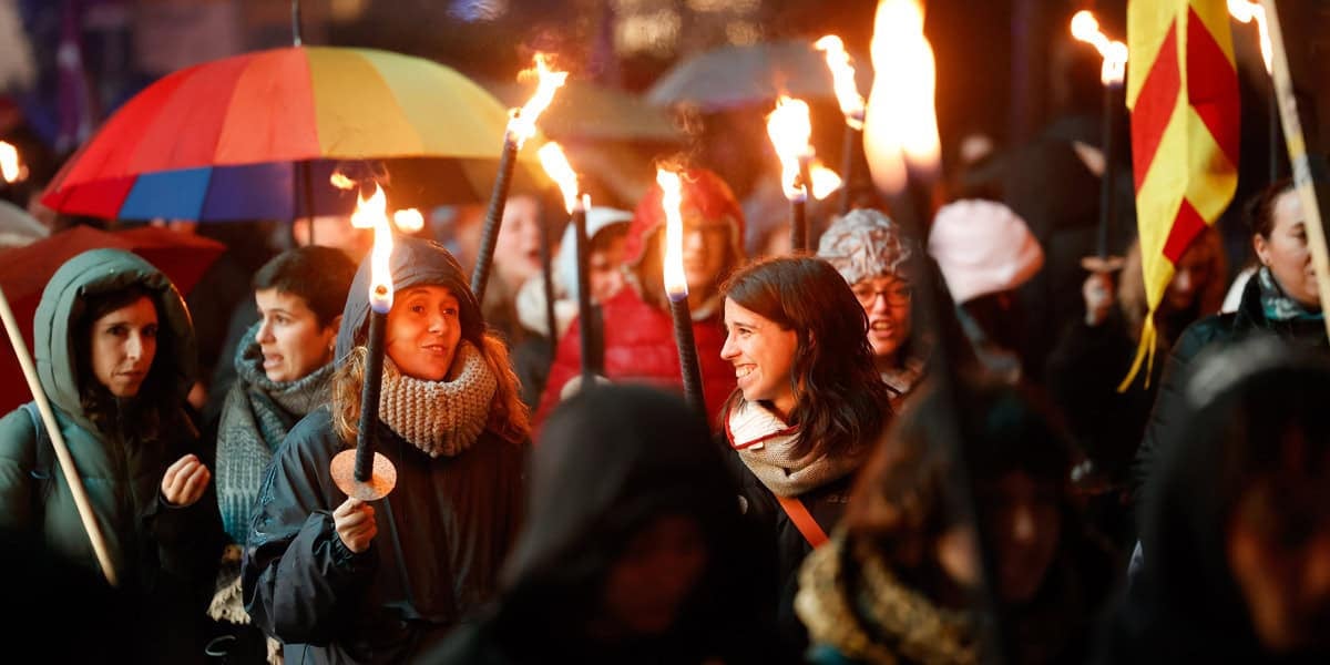 Marxa de torxes vigília 8-M. Autor: David Jiménez.