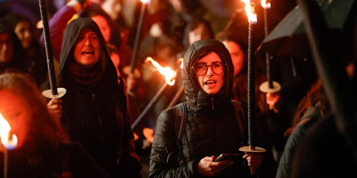 Marxa de torxes vigília 8-M. Autor: David Jiménez.