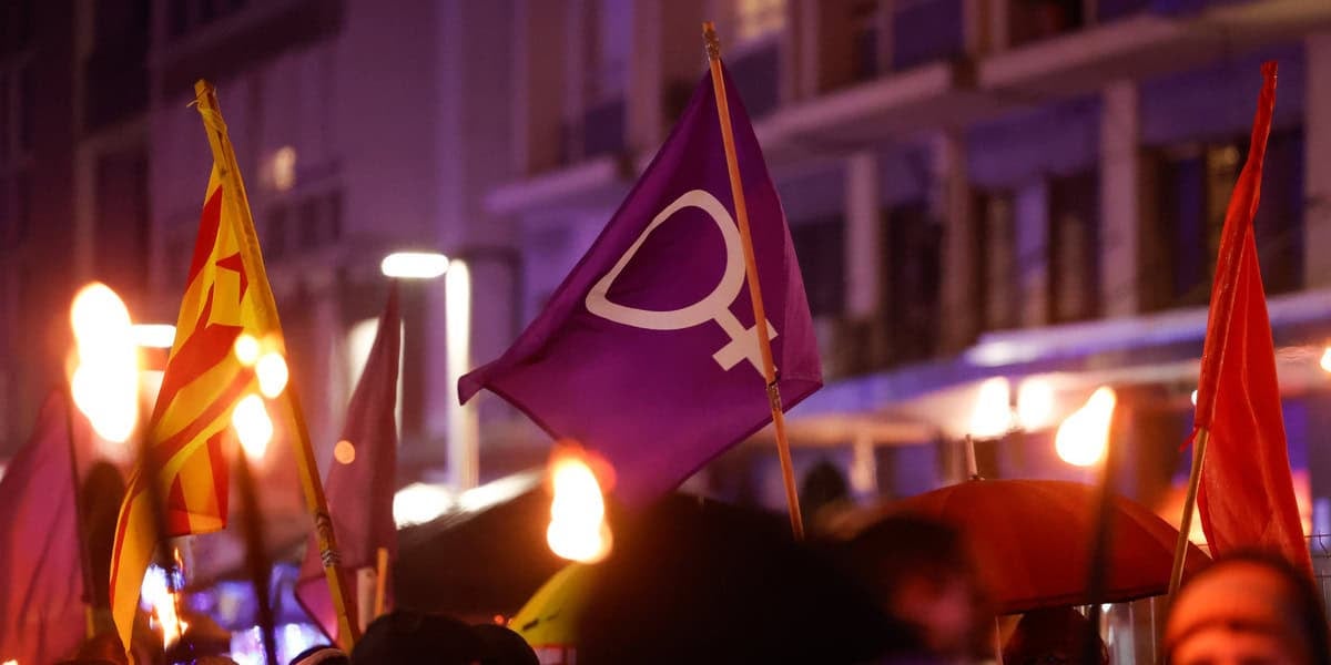 Marxa de torxes vigília 8-M. Autor: David Jiménez.