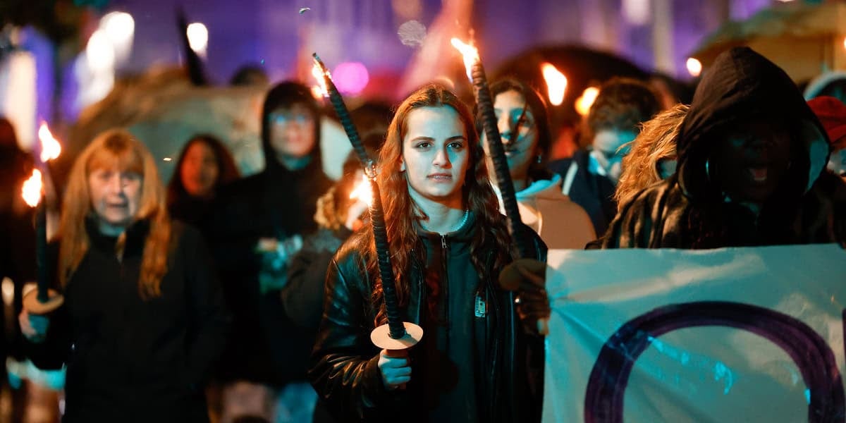 Marxa de torxes vigília 8-M. Autor: David Jiménez.