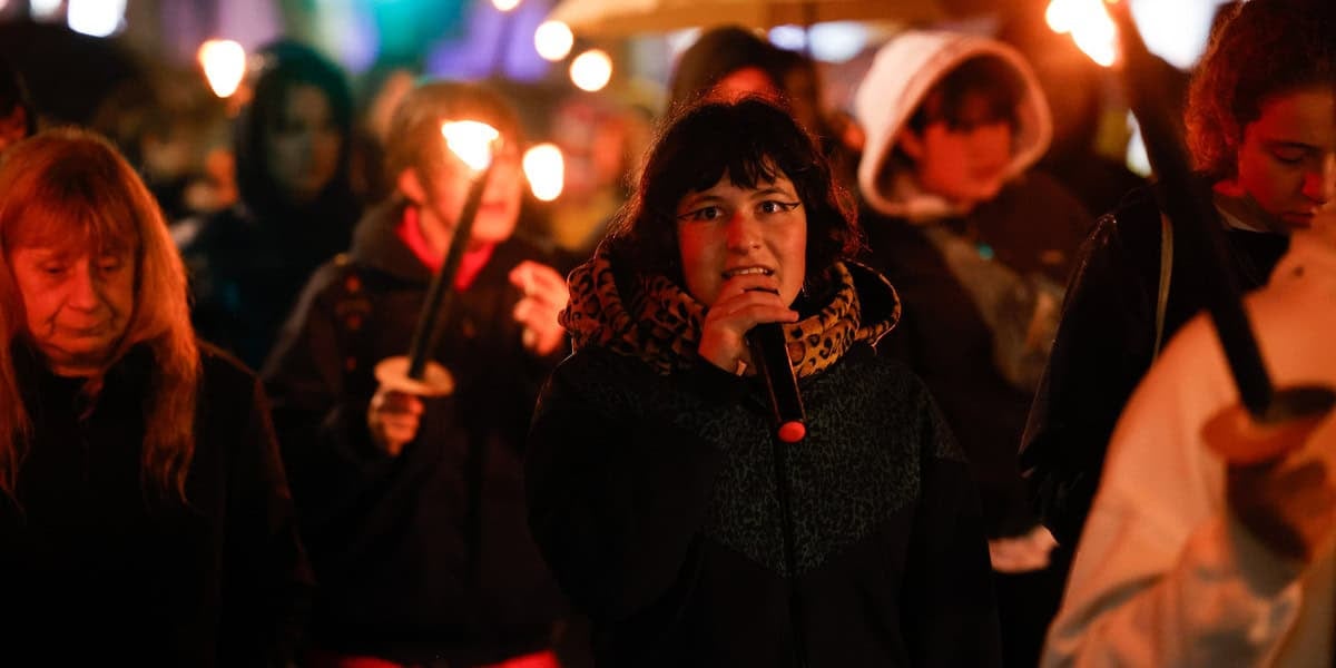 Marxa de torxes vigília 8-M. Autor: David Jiménez.