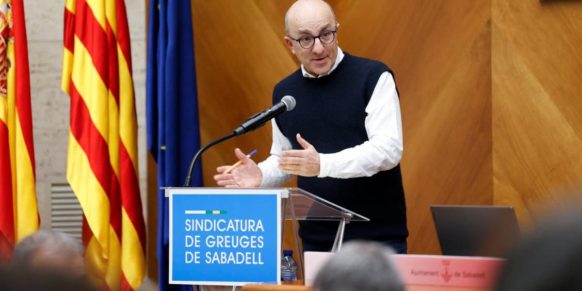 Foto portada: el Síndic, Josep Escartín, crític amb l'aplicació de la taxa de residus. Autor: D.Jiménez.