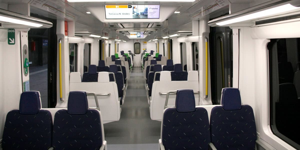 Foto portada: un dels trens rehabilitats de la línia del Vallès dels FGC. Autor: ACN.