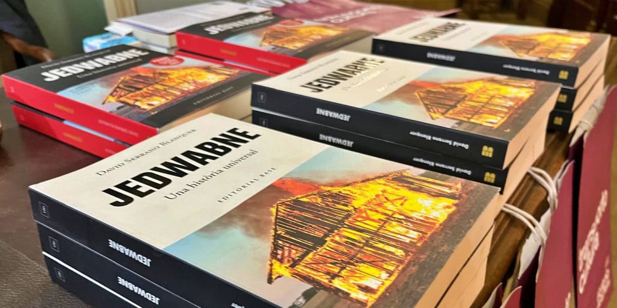 Detall del llibre 'Jedwabne', de David Serrano.