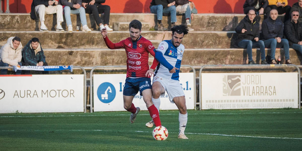 Sergi Segura, en una disputa de pilota. @UEO1921, via X