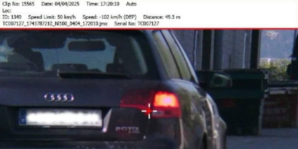 Cotxe a 100 per hora per Sabadell. Autor: cedida.