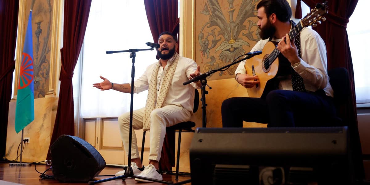 Orgull gitano al Principal en el 8-A, Dia del Poble Gitano.