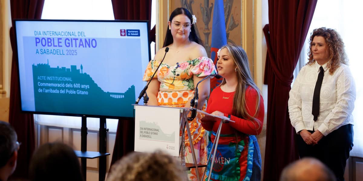 Orgull gitano al Principal en el 8-A, Dia del Poble Gitano.