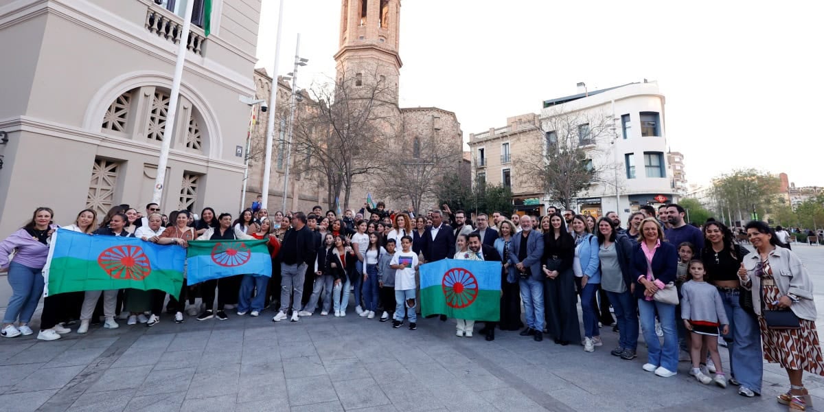 Orgull gitano al Principal en el 8-A, Dia del Poble Gitano.
