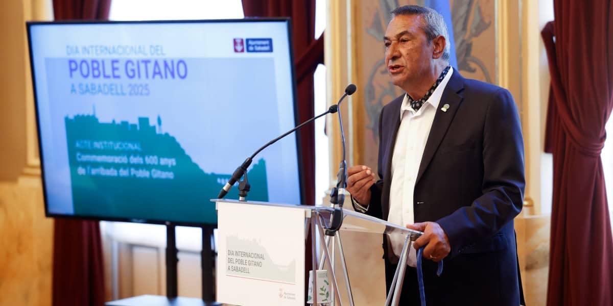 Orgull gitano al Principal en el 8-A, Dia del Poble Gitano.