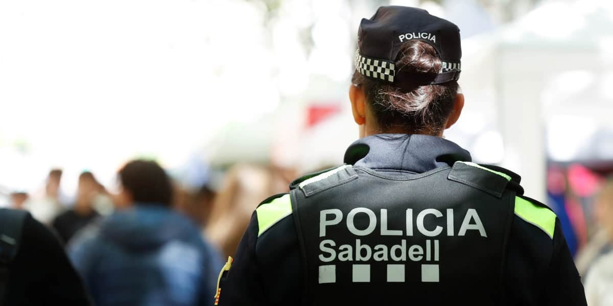 Una agent de la Policia Municipal, a la Rambla, el 23 d'abril de 2025. Autor: D.Jiménez. 