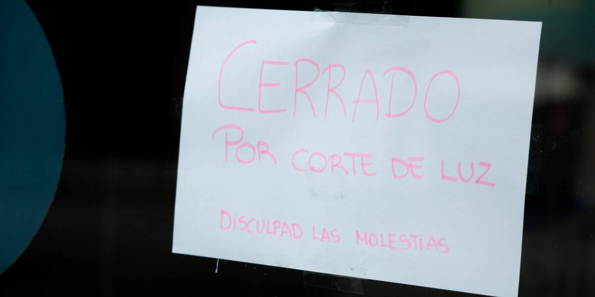 Un establiment tancat per l'apagada general. Autor: D.Jiménez.