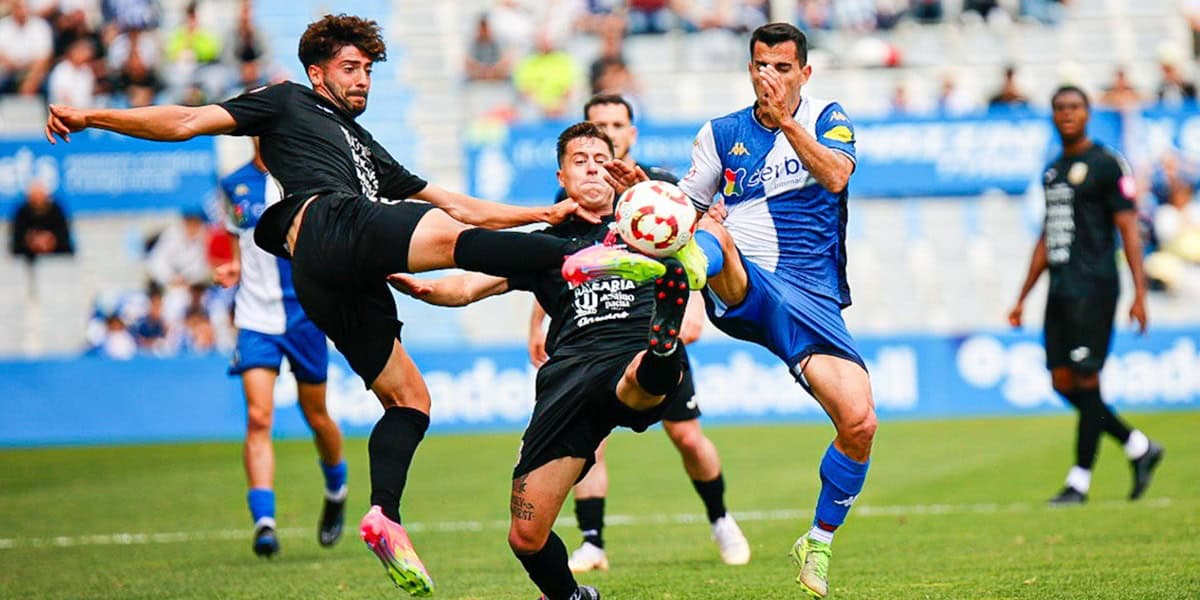 Rubén Martínez, en disputa de pilota. Autora: Dihör